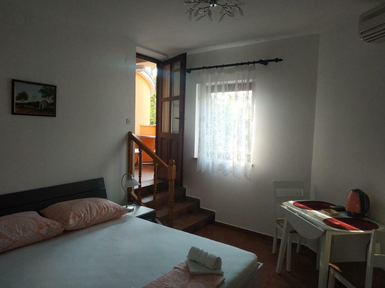 Vila Sanja Premantura Exterior photo